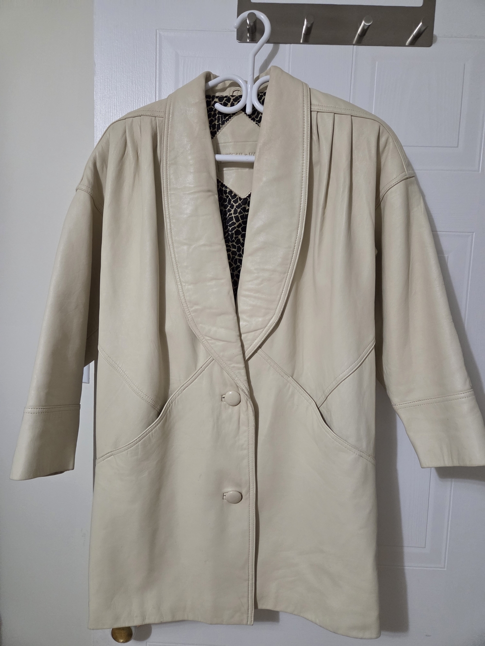 Vintage Butter Cream Leather Coat With Leopard Lining Oversized - Picture 2 of 7